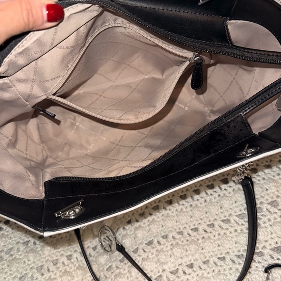 Michael Kors Monochrome Tote and Wallet Set - Picture 8 of 9